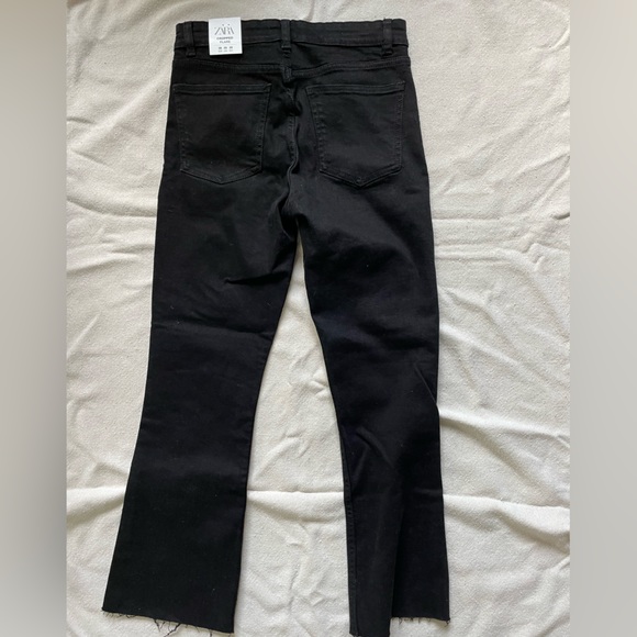 Zara black mid-rise cropped flare jeans - Picture 3 of 5